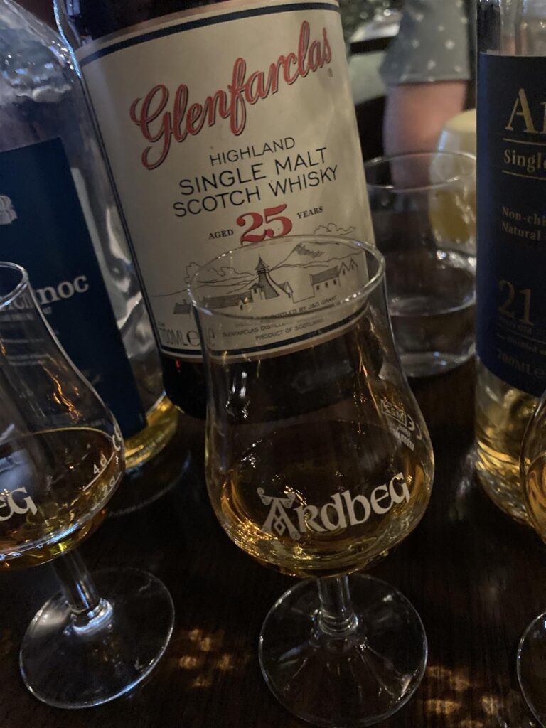 Glenfarclas 25 yo 43% @ Ardbeg Embassy (freddeboos)